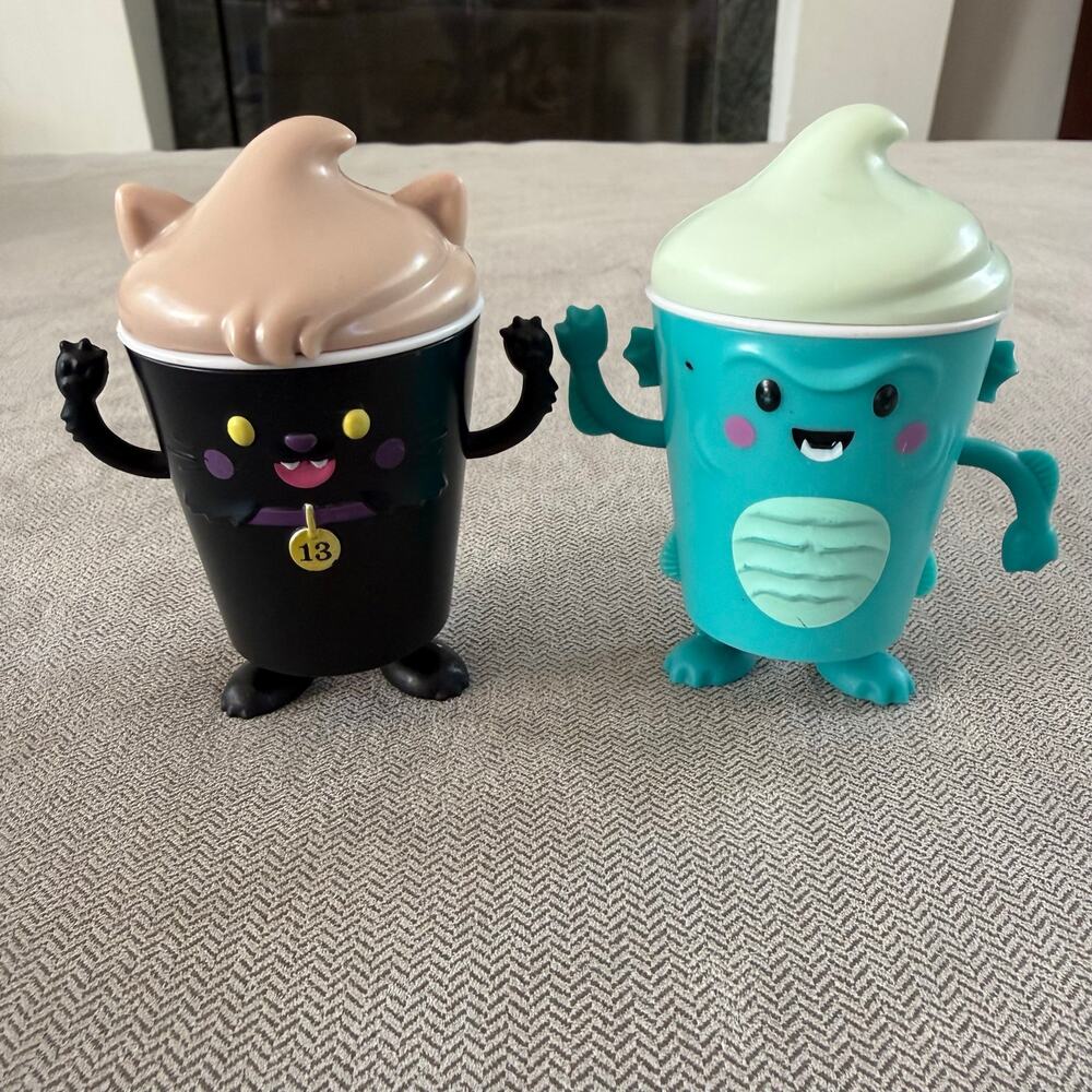 Wendy’s Frosty Frights Kids Meal Toys Lot of 2 Werewolf & Vampire Figures